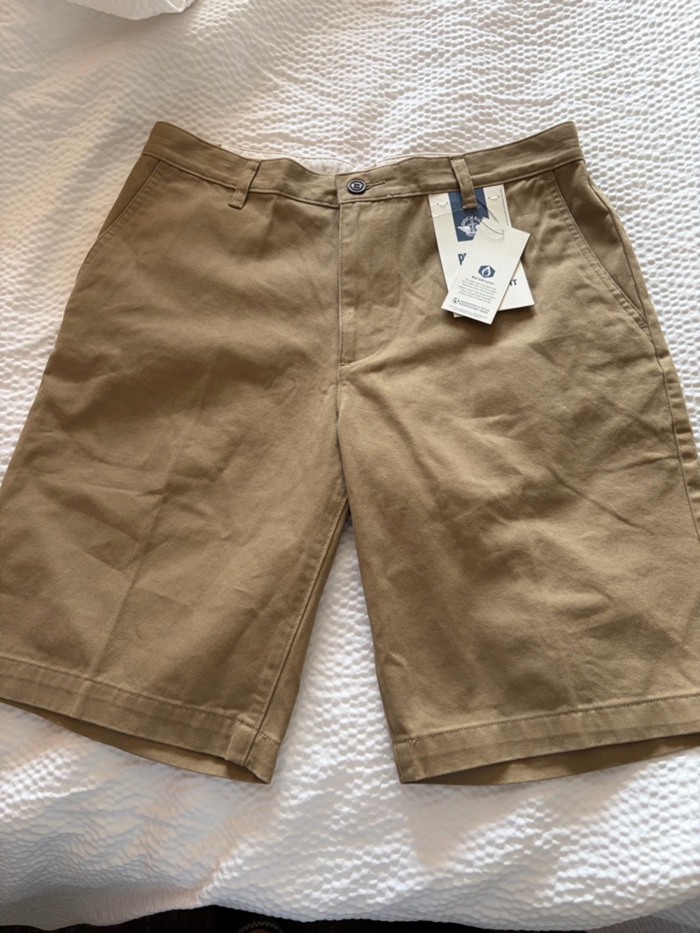 Dockers Men’s Tan Flat-Front Classic Fit Shorts Size 32